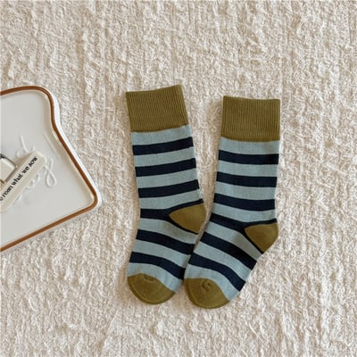 韓系學院風條紋中筒襪9
