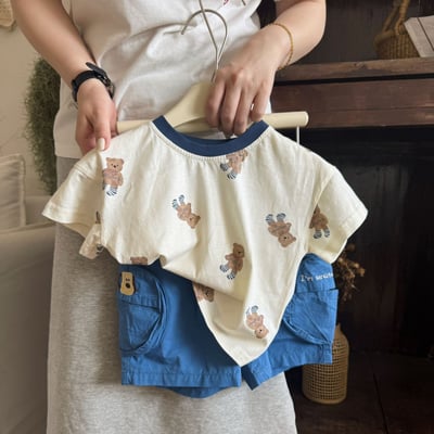 門市熱銷-滿版小熊滾邊短T3