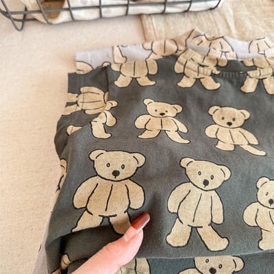 *門市熱銷*韓版高磅數滿版小熊落肩上衣8