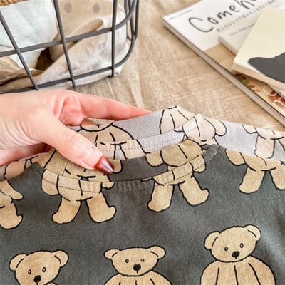 *門市熱銷*韓版高磅數滿版小熊落肩上衣6