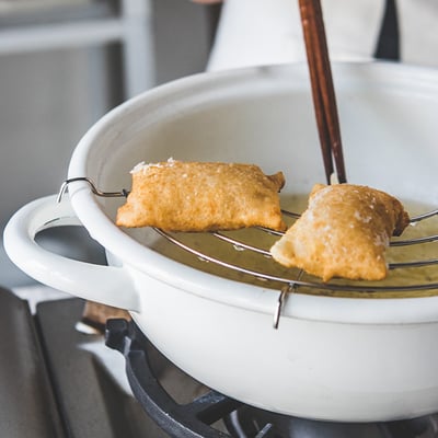 《日式加厚琺瑯油炸鍋》21cm/2L5