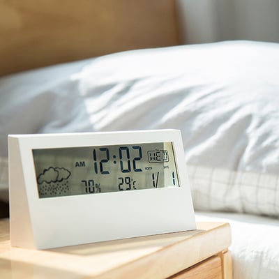 《日系簡約溫濕度電子鬧鐘 》透明款/不透明背光款11