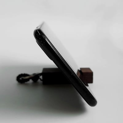 《原木手機支架鑰匙圈》8