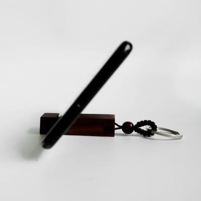 《原木手機支架鑰匙圈》9