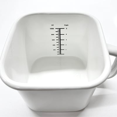 《日式加厚琺瑯方形收納杯+杯蓋》1.4L / 有刻度7