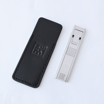 《 德國雙人牌 袖珍薄型指甲刀/鐵盒組》42440-000-08