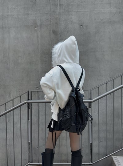 雪白復古字母毛邊連帽外套4