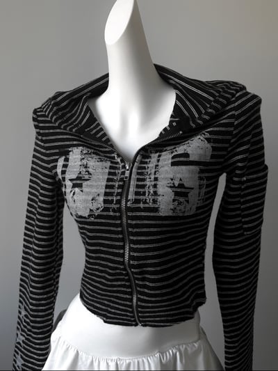 小眾修肩條紋連帽上衣7