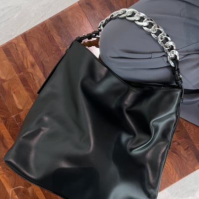 妳人生命定的第一支水桶包[The first bucket bag of you]1