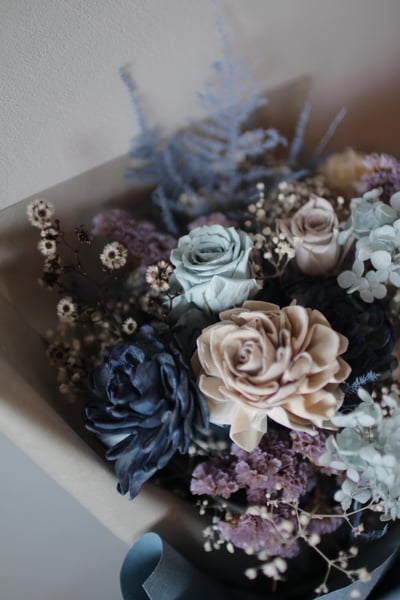 永生玫瑰花束 / 大 /  沈謐灰藍 NT24804