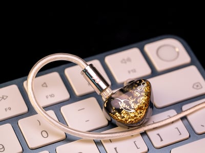 SEE Audio NEO 可換線式耳道耳機 10 動鐵單元 極致解析 × 精準監聽．全頻段訊息量的巔峰2