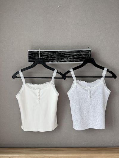 BB09 純慾感蕾絲肩帶小鈕扣背心 2色2