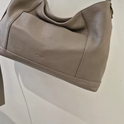 B21 Bucks&Leather 上班上課必備！超大容量車線托特包4