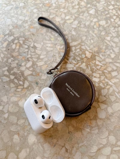 B41 Bucks&Leather 26年新色！光滑亮面馬卡龍圓形零錢包17