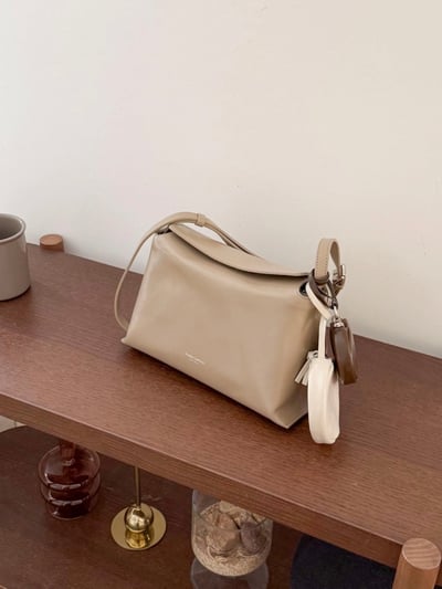 B52 Bucks&Leather  26年新皮革新色！中款 磁吸枕頭包14