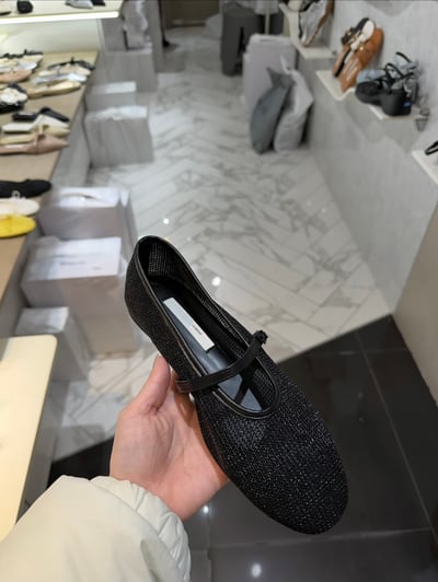 BB15 搭配小亮點！軟底簍空娃娃鞋 2色 225-252