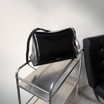 B53 Bucks&Leather  26年新皮革新色！大款 磁吸枕頭包4