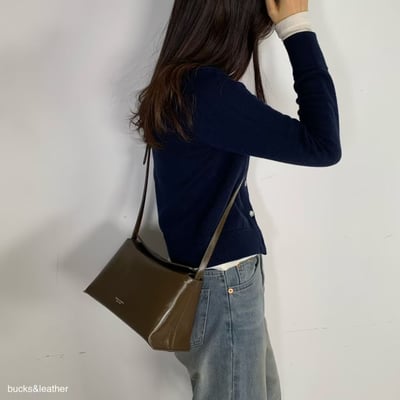 B52 Bucks&Leather  26年新皮革新色！中款 磁吸枕頭包6