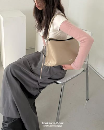 B53 Bucks&Leather  26年新皮革新色！大款 磁吸枕頭包5