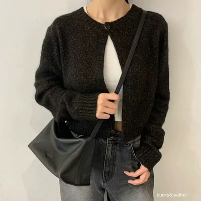 B8 自留！Bucks&Leather 中款'底部加寬'磁吸扣枕頭包19