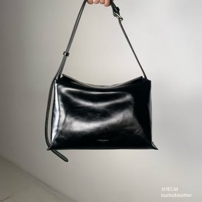 B53 Bucks&Leather  26年新皮革新色！大款 磁吸枕頭包11