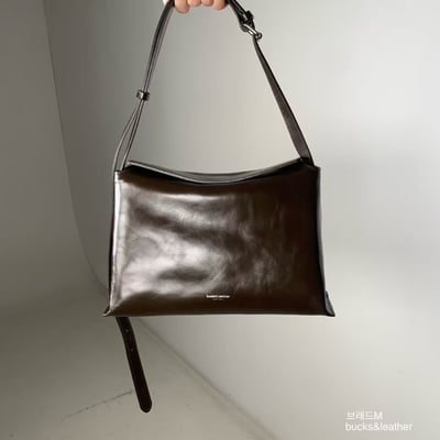 B53 Bucks&Leather  26年新皮革新色！大款 磁吸枕頭包12