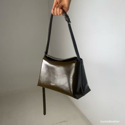 B52 Bucks&Leather  26年新皮革新色！中款 磁吸枕頭包19