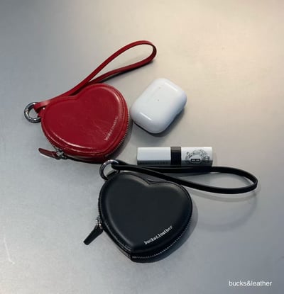 B44 Bucks&Leather 26年新款！可愛爆擊！光滑亮面愛心牛皮拉鍊包3