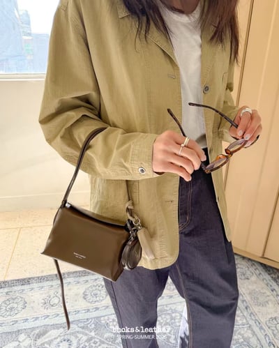 B51 Bucks&Leather  26年新皮革新色！小款 磁吸枕頭包6