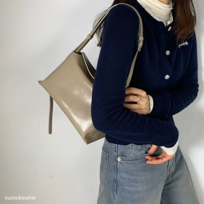 B52 Bucks&Leather  26年新皮革新色！中款 磁吸枕頭包5