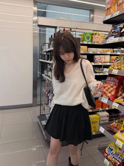 BB12 鬆軟馬海毛微V領透膚上衣 2色4