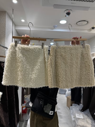 現貨 AY15 貴氣節日感毛毛短裙 2色 SM1