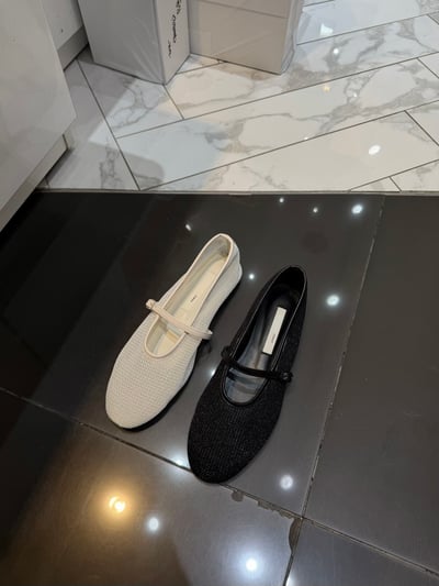 BB15 搭配小亮點！軟底簍空娃娃鞋 2色 225-251