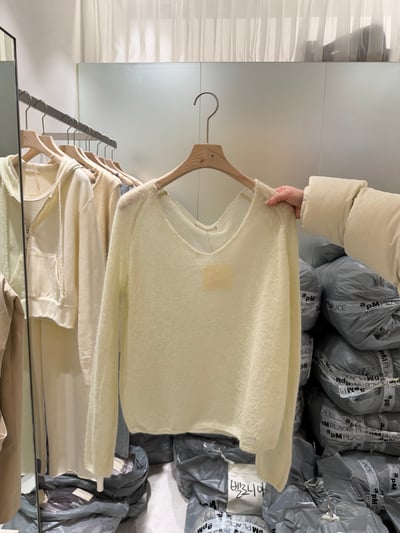 BB12 鬆軟馬海毛微V領透膚上衣 2色3