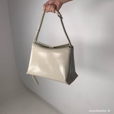 B53 Bucks&Leather  26年新皮革新色！大款 磁吸枕頭包10