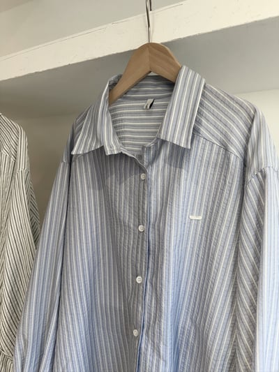 現貨 AU13 輕薄小標直紋襯衫 2色8