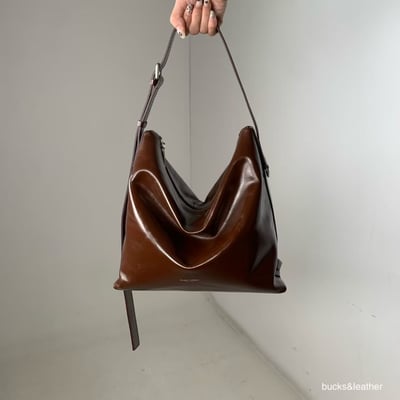 B37 Bucks&Leather  26年新款！大款 牛皮光滑亮面拉鍊托特包16