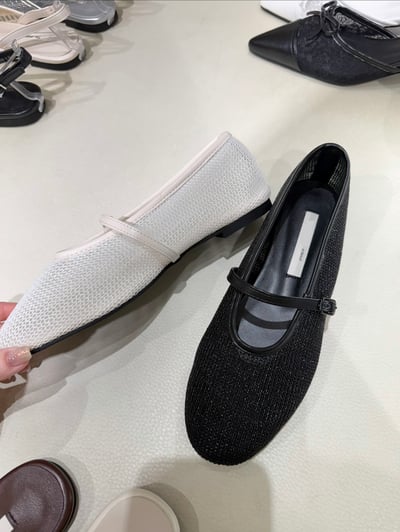 BB15 搭配小亮點！軟底簍空娃娃鞋 2色 225-255