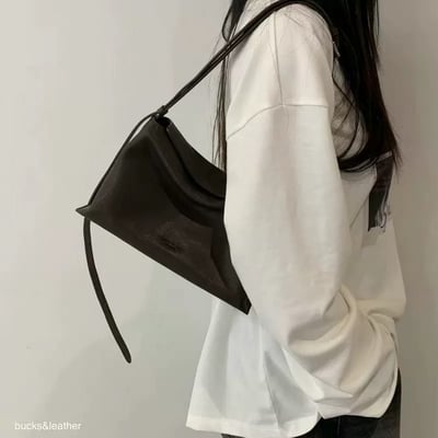 B8 自留！Bucks&Leather 中款'底部加寬'磁吸扣枕頭包22