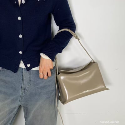 B52 Bucks&Leather  26年新皮革新色！中款 磁吸枕頭包3