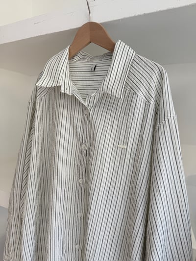 現貨 AU13 輕薄小標直紋襯衫 2色9