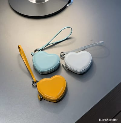 B44 Bucks&Leather 26年新款！可愛爆擊！光滑亮面愛心牛皮拉鍊包5