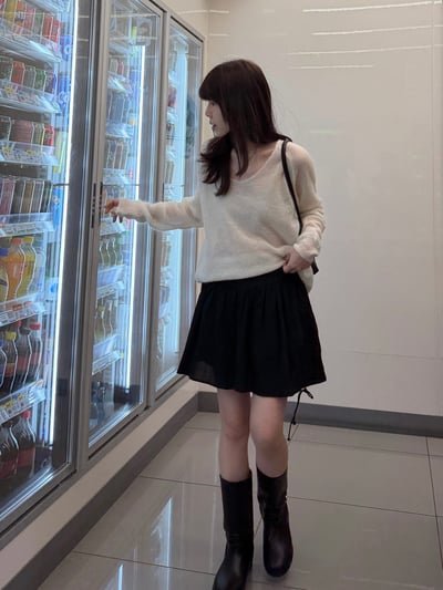 BB12 鬆軟馬海毛微V領透膚上衣 2色5