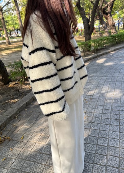 現貨 AZ04 自留！可愛捲捲毛條文罩衫 2色8