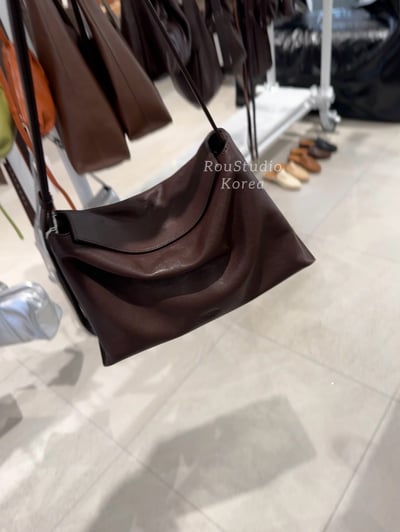 B9  Bucks&Leather 大款'底部加寬'磁吸扣枕頭包9