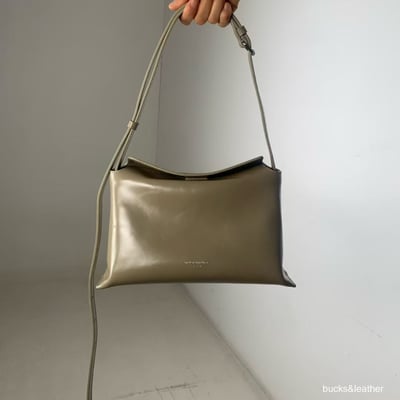 B52 Bucks&Leather  26年新皮革新色！中款 磁吸枕頭包21