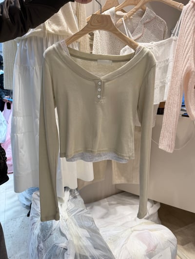 BB10 推！顯身材U領小鈕扣上衣 2色4