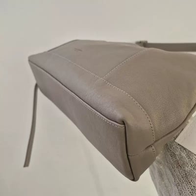 B21 Bucks&Leather 上班上課必備！超大容量車線托特包5