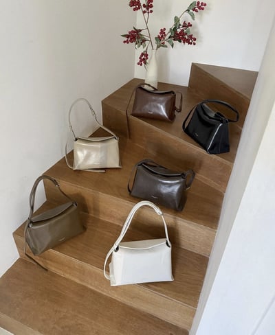 B52 Bucks&Leather  26年新皮革新色！中款 磁吸枕頭包1