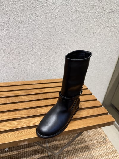 BB16 低跟軟皮革中筒靴 23-2557